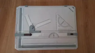 Tablero de dibujo técnico con accesorios