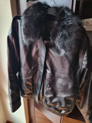 Cazadora Zara Negra con etiqueta Talla L