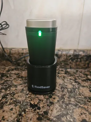 FoodSaver Portátil + Recipiente (Para Reparar)