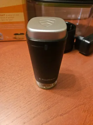 FoodSaver Portátil + Recipiente (Para Reparar)