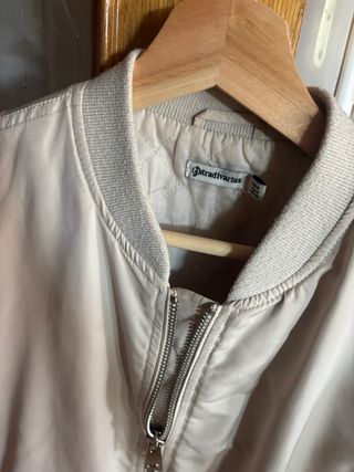 Chaqueta Bomber Stradivarius Beige