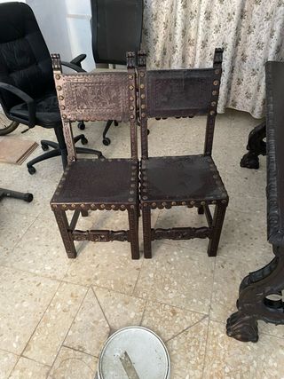 Conjunto Muebles: Armario, Mesa, Sillón y 2 Sillas