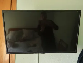 TV LED Engel con soporte pared