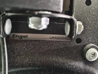 TV LED Engel con soporte pared