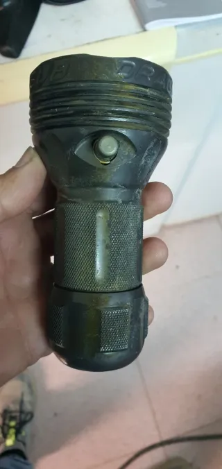 Linterna de buceo profesional