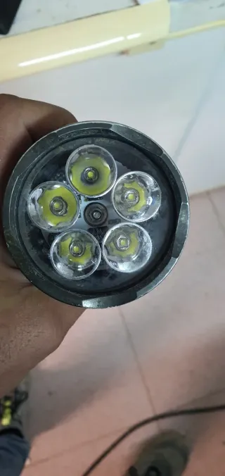 Linterna de buceo profesional