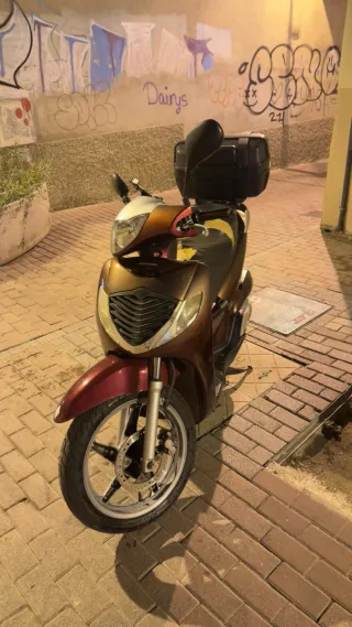 Honda SH 125 Scooter Automática