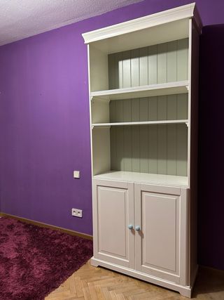 Estantería y mueble blanco