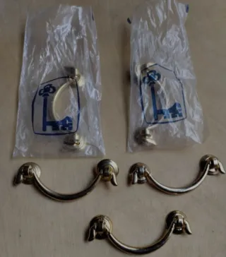 Lote de tiradores vintage metálicos y dorados