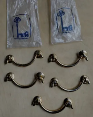 Lote de tiradores vintage metálicos y dorados