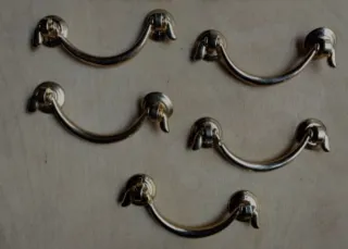 Lote de tiradores vintage metálicos y dorados