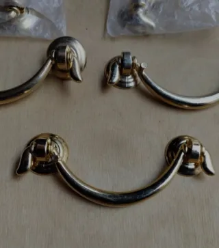 Lote de tiradores vintage metálicos y dorados