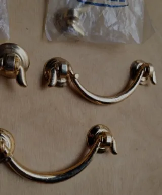 Lote de tiradores vintage metálicos y dorados