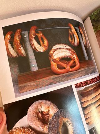 Libro Book Bread