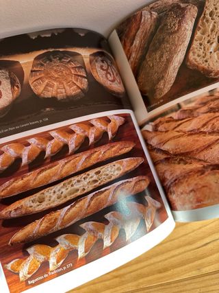 Libro Book Bread