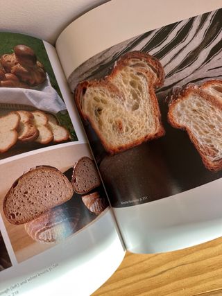 Libro Book Bread