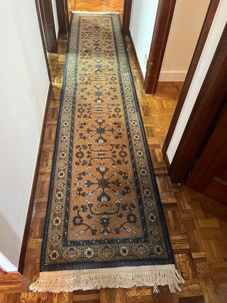 Alfombra Pasillo Lana Naranja y Azul pálidos.