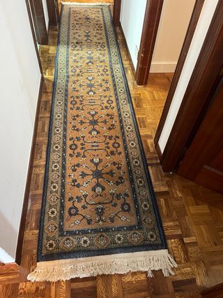Alfombra Pasillo Lana Naranja y Azul pálidos.