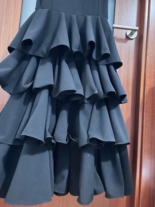 Traje de flamenca negro con volantes