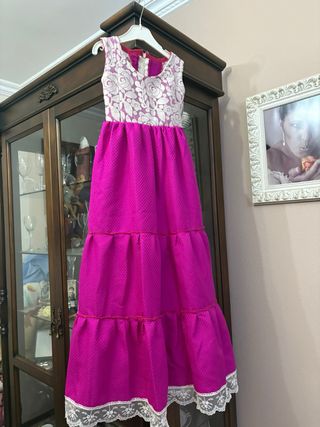 Traje de flamenca rosa y blanco