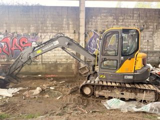 Pala Volvo ECR88D 8.5 tn