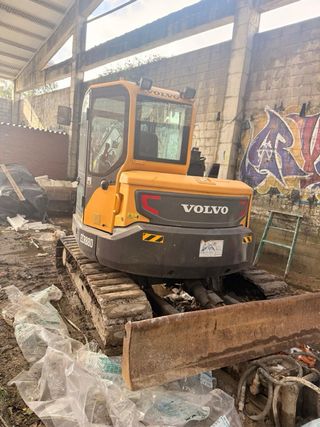 Pala Volvo ECR88D 8.5 tn