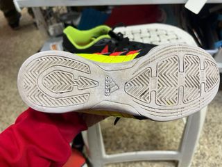 Zapatillas Adidas Futsala Negras y Amarillas