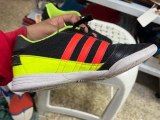 Zapatillas Adidas Futsala Negras y Amarillas