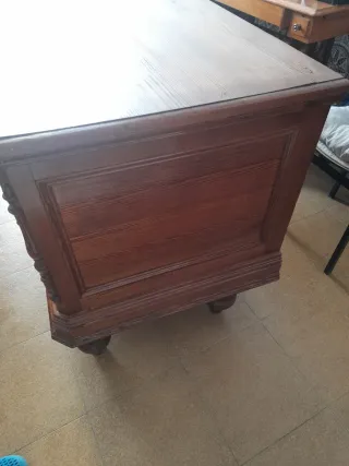 Arcón o baúl antiguo de madera