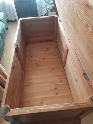 Arcón o baúl antiguo de madera