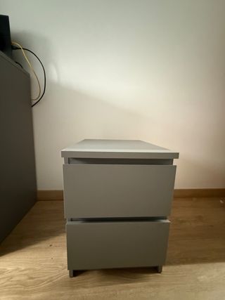 Cómoda y mesita de noche