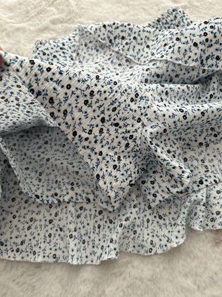 Falda corta floral volantes