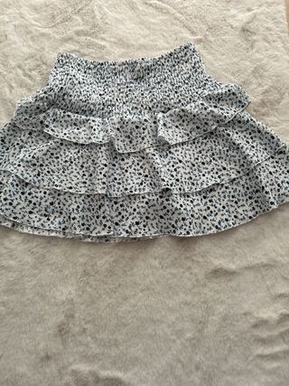 Falda corta floral volantes