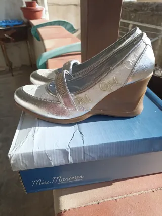 Scarpe Miss Marines donna argento e bianche.
