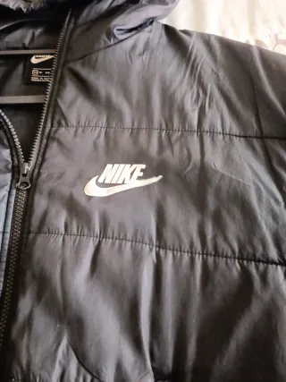 Cazadora Nike chica negra