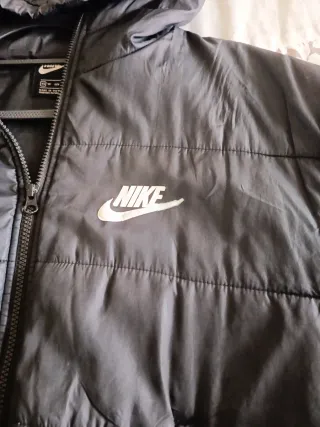 Cazadora Nike chica negra