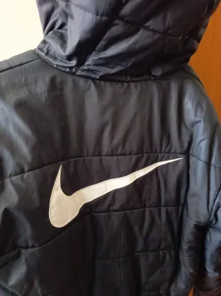 Cazadora Nike chica negra