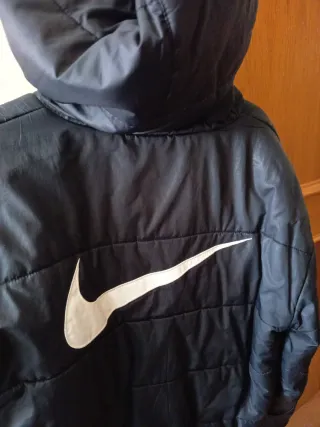 Cazadora Nike chica negra
