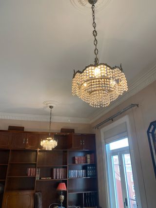 Lámpara de araña de cristal y metal