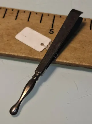 Pinza antigua forjada a mano