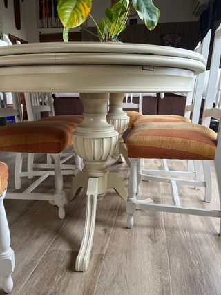 Mesa extensible y 6 sillas