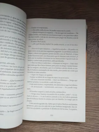 La musa de la flor negra.