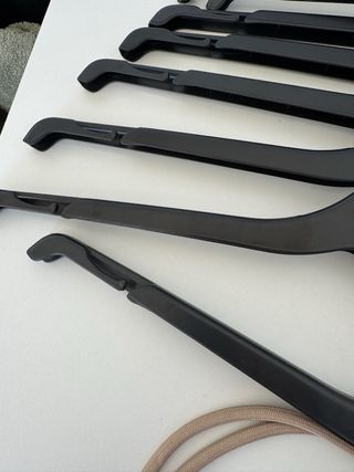 Lote de 9 Perchas Plástico Duro Negras