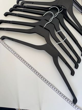 Lote de 9 Perchas Plástico Duro Negras