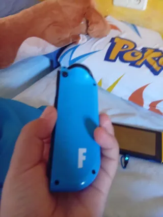 Nintendo Switch Azul y Amarillo con dock y cable