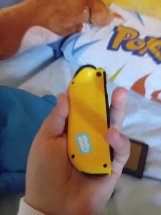 Nintendo Switch Azul y Amarillo con dock y cable