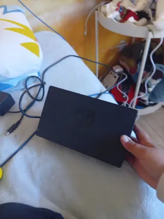 Nintendo Switch Azul y Amarillo con dock y cable