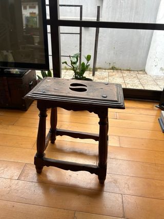 Mesita de madera rústica