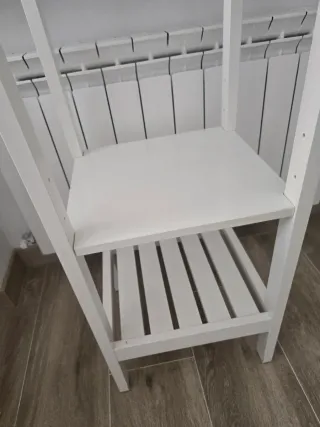 Estantería blanca + 2 cestas