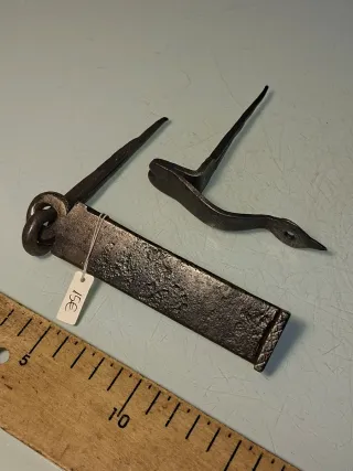 Cerrojo forjado antiguo